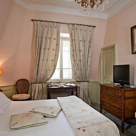 Hostellerie Les Frenes Avignon Room photo